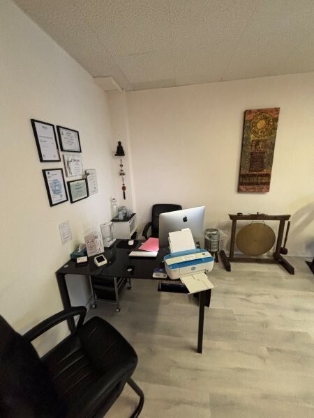 A saisir ! Bureau de 33m2 en ville de Renens 2