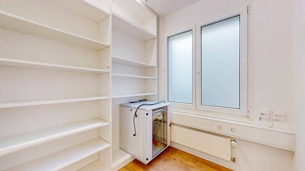 Spacieux bureau de 252m2 à louer au Centre-Ville de Sion 7