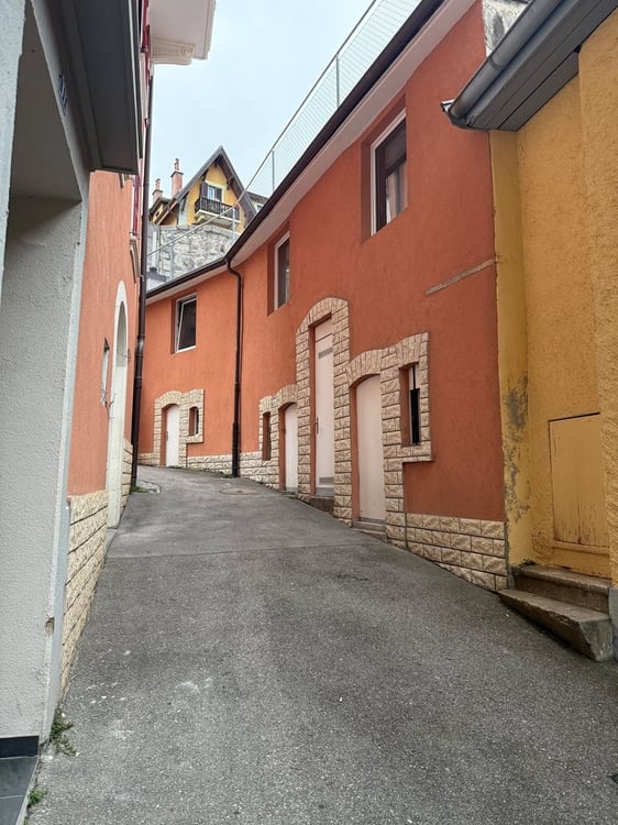 Dépôt de stockage proche de la gare 1