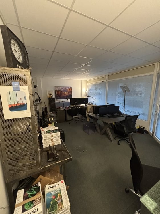 A saisir ! Superbe surface de bureau lumineuse dans bâtiment mixte 2