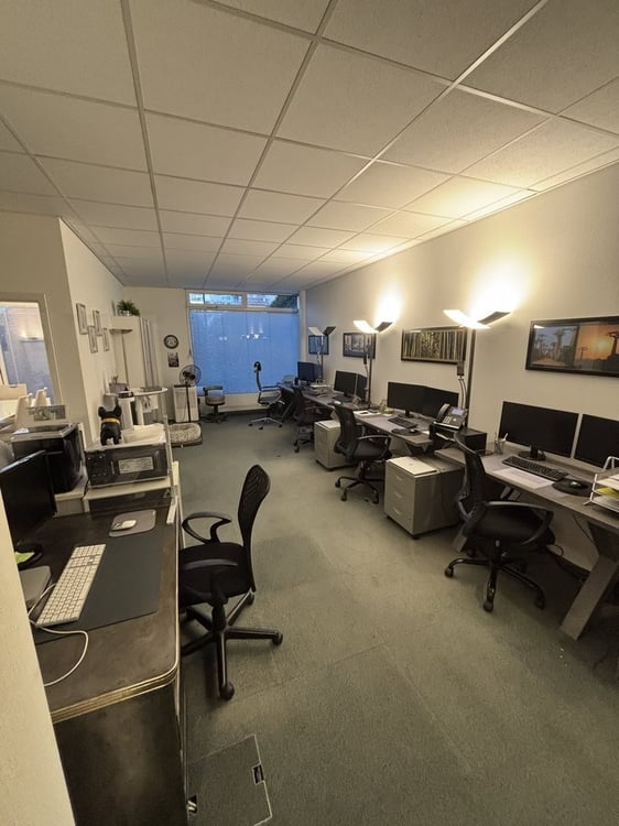 A saisir ! Superbe surface de bureau lumineuse dans bâtiment mixte 1