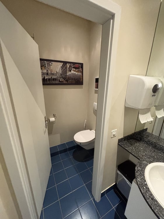 A saisir ! Superbe surface de bureau lumineuse dans bâtiment mixte 3