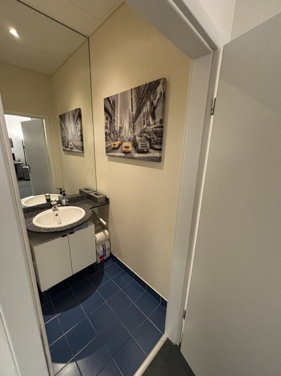 A saisir ! Superbe surface de bureau lumineuse dans bâtiment mixte 4