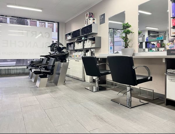 Salon de coiffure à louer proche du centre ville de Sion 1