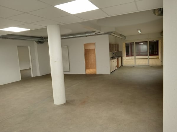 Local commercial d environ 290 m2 à louer immédiatement 6