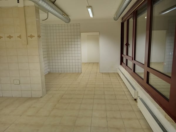 Local commercial d environ 290 m2 à louer immédiatement 10