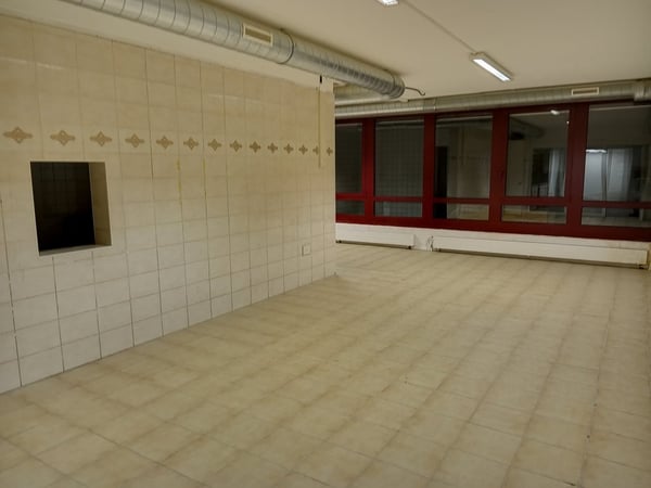 Local commercial d environ 290 m2 à louer immédiatement 8