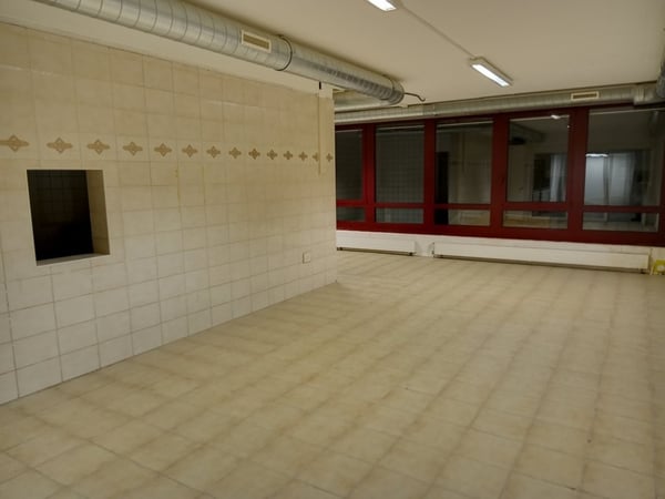 Local commercial d environ 290 m2 à louer immédiatement 7