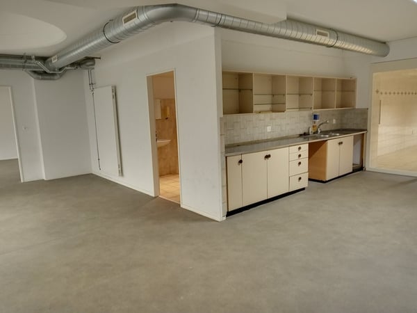 Local commercial d environ 290 m2 à louer immédiatement 5