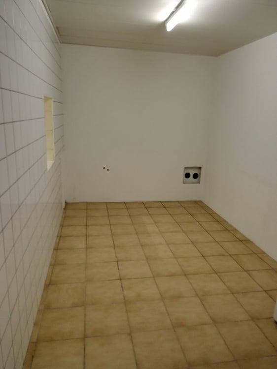 Local commercial d environ 290 m2 à louer immédiatement 11