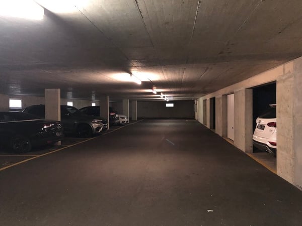 Place de parc intérieure à louer à Monthey 2