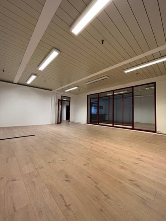 Vos nouveaux bureaux proche de l'autoroute ! 7