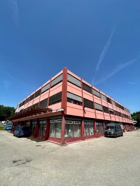 Vos nouveaux bureaux proche de l'autoroute ! 1