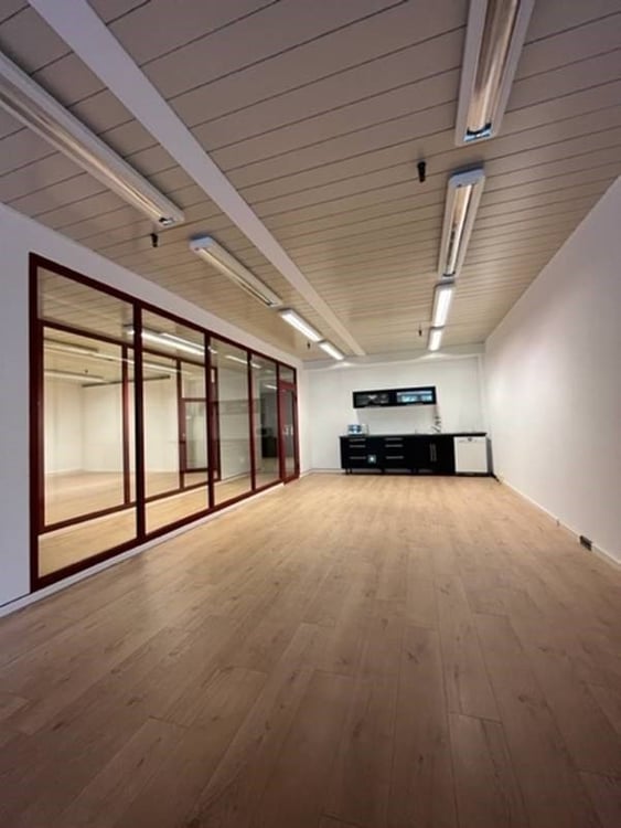 Vos nouveaux bureaux proche de l'autoroute ! 5
