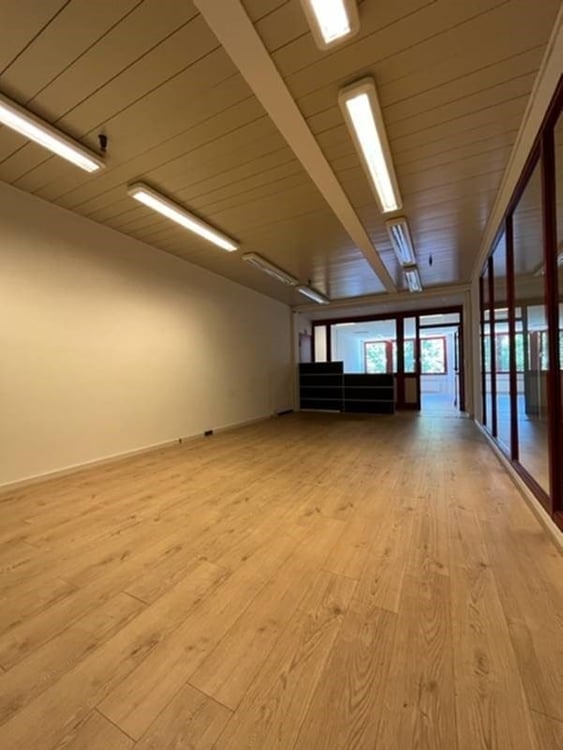 Vos nouveaux bureaux proche de l'autoroute ! 6