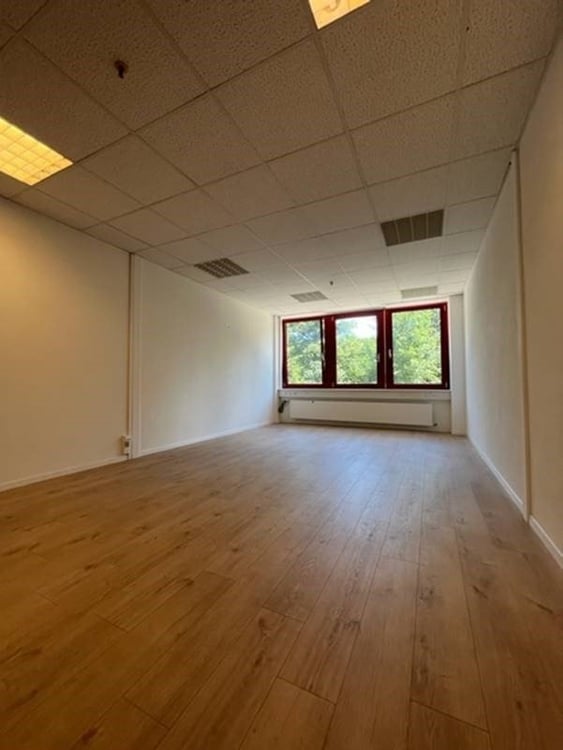 Vos nouveaux bureaux proche de l'autoroute ! 4