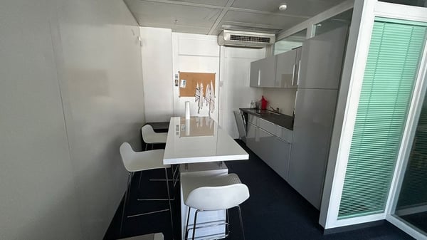 Surface Bureau 18m2 - 4ème étage - GBC 6