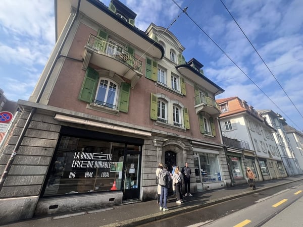 Grand local polyvalent idéalement situé au centre de Lausanne 1