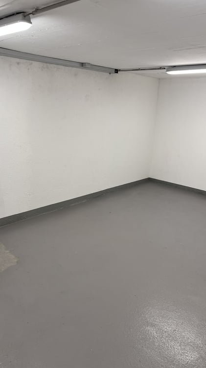 Dépôt de 5 a 27m2 sous-sol accès en voiture et place de livraison 4