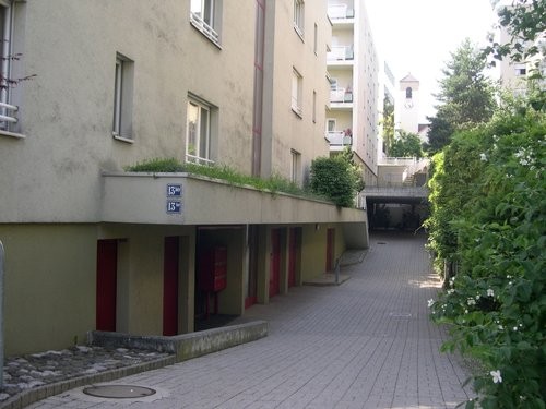 Place de parc intérieure à louer de suite 3