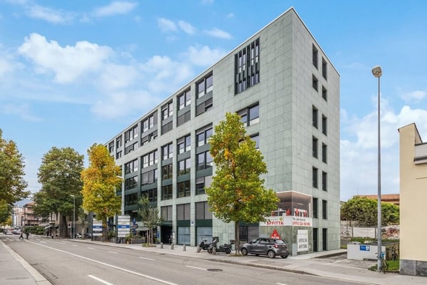 Affittasi moderno e luminoso ufficio in centro Lugano 1