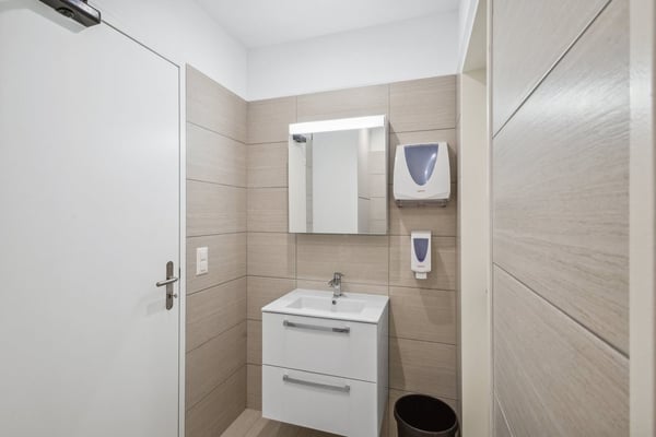 Affittasi moderno e luminoso ufficio in centro Lugano 5