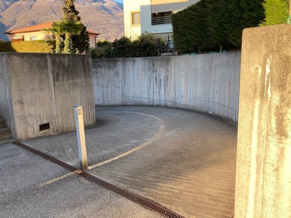 Parcheggio interno a Giubiasco - presso Via Ressiga 10 E/F/G 2