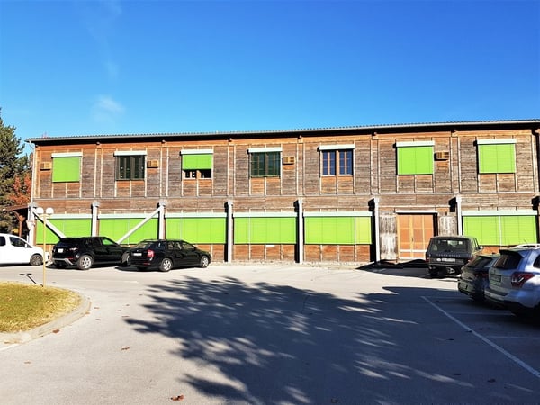 Place de parc à louer à côté de la gare de Sion 1