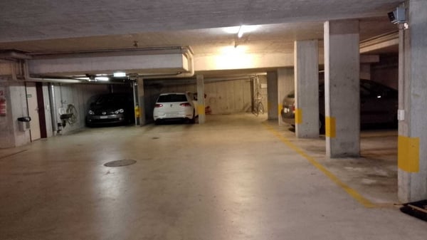 Einstellplatz für kleinere Fahrzeuge im Kreis 4 2