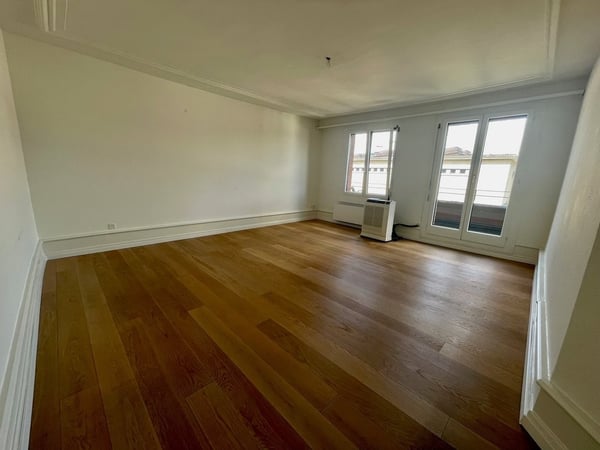 Wohnung/Büro in historischer Liegenschaft 8