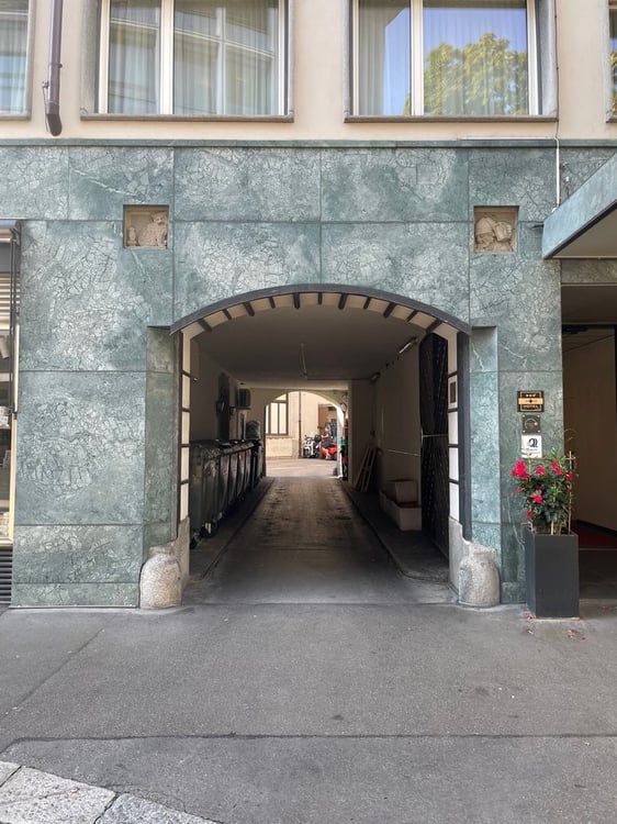 Parkplatz zu vermieten in Zürich 2