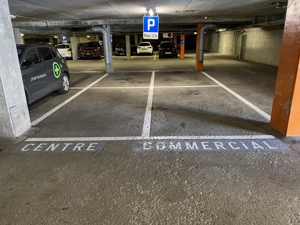 Idéalement situé dans le Centre Commercial 8
