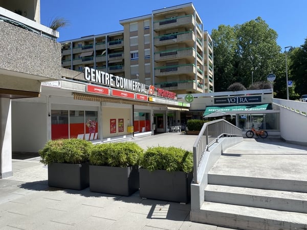 Idéalement situé dans le Centre Commercial 2