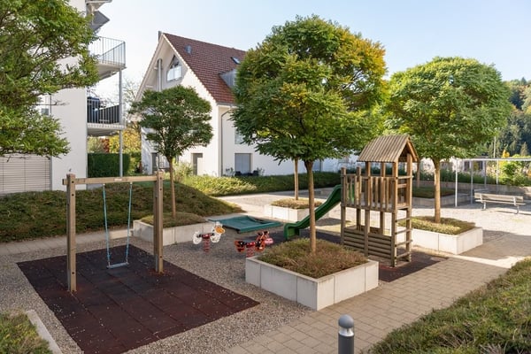 Sonnige, zweistöckige Wohnung mit Balkon beim Üetliberg 11