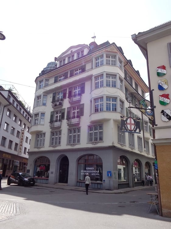 charmante 3.5 Zimmer Altbauwohnung 1