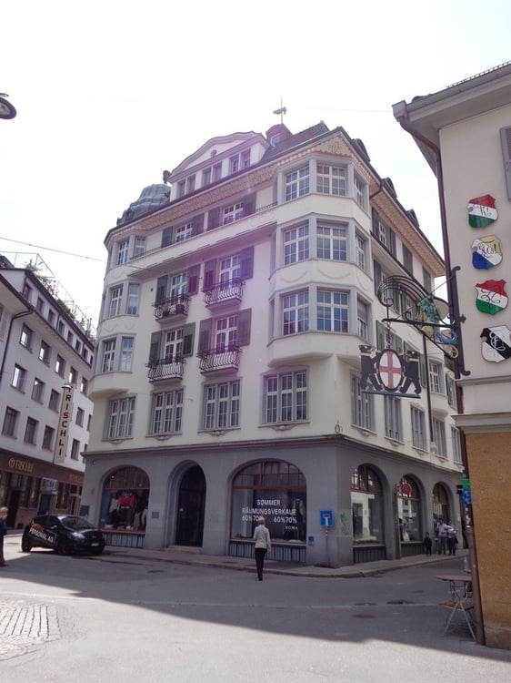charmante 2.5 Zimmer Altbauwohnung 1