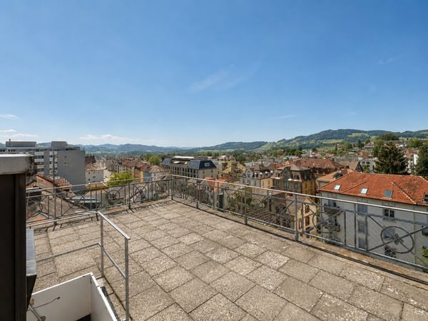 Einzigartige 5.5-Zimmer-Wohnung mit Dachterrasse & grossem Estrich 11