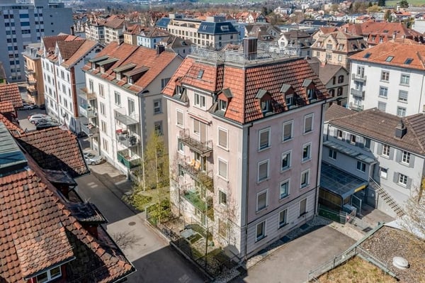 Einzigartige 5.5-Zimmer-Wohnung mit Dachterrasse & grossem Estrich 1