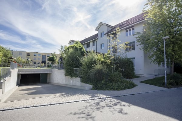 Tiefgaragenparkplatz an der Südstrasse 2/4 zu vermieten. 14