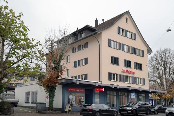 Ein Sprung vom Zürichsee entfernt 1