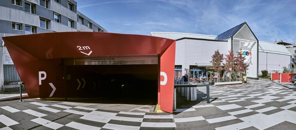 Moderne Ladenfläche im Einkaufszentrum Shopping Seen 2