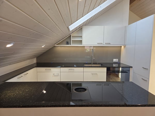 Erstbezug: sanierte und grosszügige 3.5-Zimmer-Dachwohnung 3