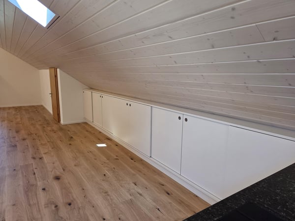 Erstbezug: sanierte und grosszügige 3.5-Zimmer-Dachwohnung 7