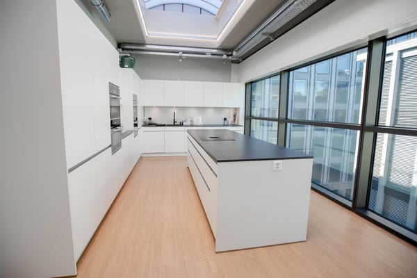 Exklusive Büro- und Showroomflächen mit Autolift bis zu 5'700 m² 6