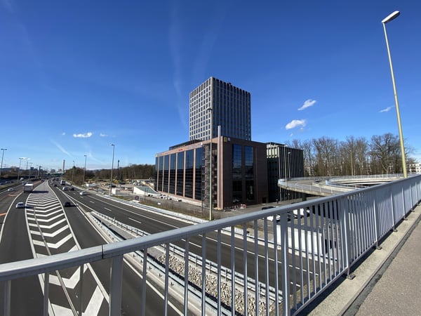 R4 - Direkt an der Autobahn 8