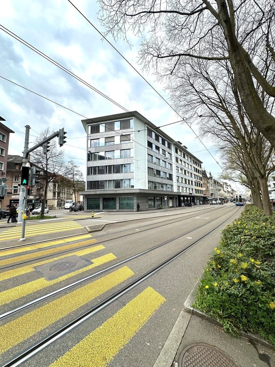 Repräsentative Gewerbefläche im Erdgeschoss an bester Lage in Zürich-Oerlikon 4