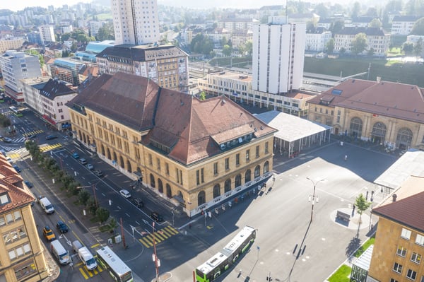 A louer au centre ville de la Chaux-de-Fonds surfaces de bureaux 1