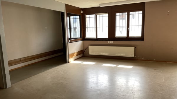 Spacieuse surface commerciale à louer à Cornol 6