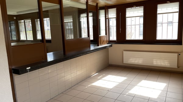 Spacieuse surface commerciale à louer à Cornol 3