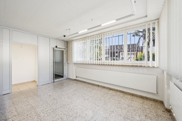 Spacieux bureaux à louer à Develier 7